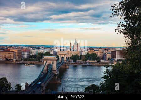 Vue panoramique de Budapest Pont des chaînes Széchenyi, Danube en Hongrie Banque D'Images