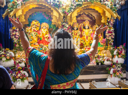 Des milliers de célébrer la fête de Janmashtami Bhaktivedanta Manor près de Watford.Le festival célèbre la naissance du Seigneur Krishna. Banque D'Images