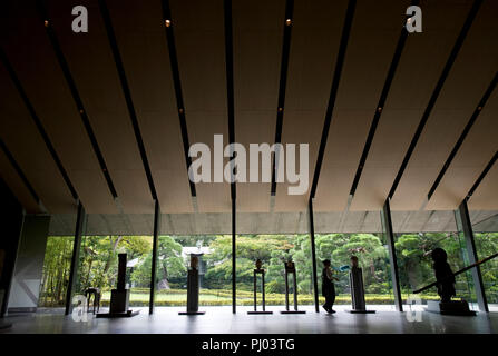 Photo montre œuvres exposées au Musée Nezu, à Tokyo, au Japon, le 17 septembre 2012. Le musée a été conceptualisé par l'industriel d'avant-guerre K Banque D'Images