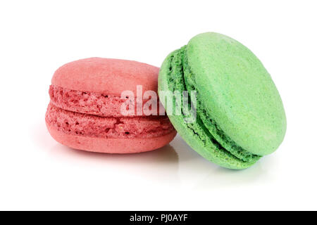 Macaron vert et rouge isolé sur fond blanc libre Banque D'Images