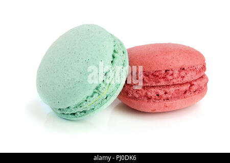 Macaron vert et rouge isolé sur fond blanc libre Banque D'Images