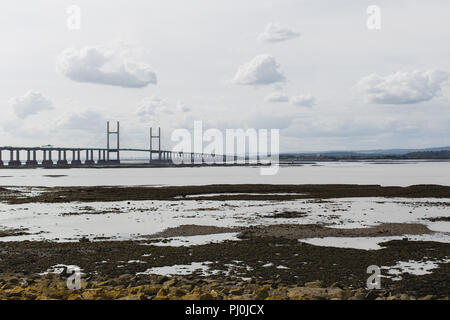 Le Prince de Galles (deuxième pont Severn Crossing près du Severn Bridge) à la recherche sur l'estuaire de Severn Beach sur le côté anglais près de Bristol Banque D'Images