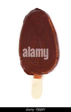 La crème glacée au chocolat isolé sur fond blanc. Banque D'Images