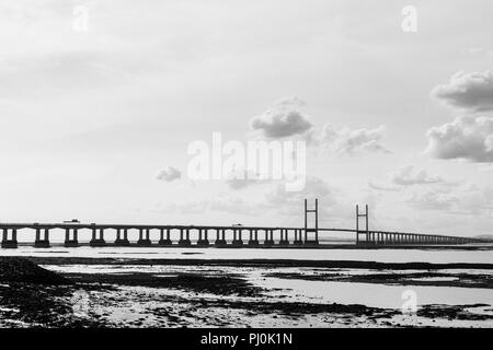 Le Prince de Galles (deuxième pont Severn Crossing près du Severn Bridge) à la recherche sur l'estuaire de Severn Beach sur le côté anglais près de Bristol Banque D'Images