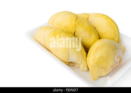 Durians dans le bac à mousse emballés sur fond blanc Banque D'Images