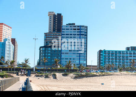 Durabn Beach front sur une journée ensoleillée du côté de la jetée Banque D'Images
