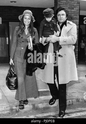 Johnny Cash, June Carter et son fils John, 1960 Banque D'Images