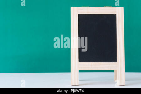 Tableau noir sur fond vert, Banque D'Images