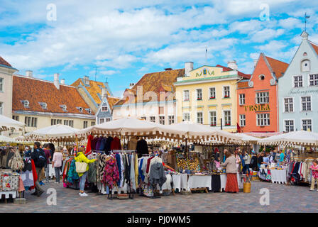 Les étals du marché, au cours de l'époque médiévale, événement, Raekoja plats, place de l'hôtel de ville, vieille ville, Tallinn, Estonie Banque D'Images