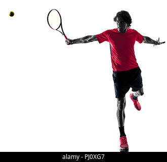 Portrait d'un joueur de tennis hispaniques dans l'homme silhouette studio isolé sur fond blanc Banque D'Images