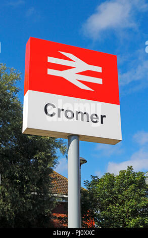 Un signe de British Rail extérieur de l'entrée de la gare de North Norfolk à Cromer, Norfolk, Angleterre, Royaume-Uni, Europe. Banque D'Images