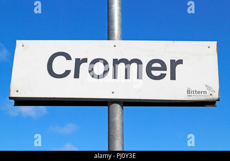 Un signe de la plate-forme pour la destination de l'information à la gare de North Norfolk à Cromer, Norfolk, Angleterre, Royaume-Uni, Europe. Banque D'Images