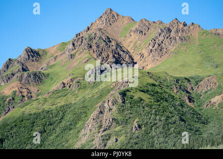 Vue rapprochée de la chaîne de l'Alaska montagnes en col Polychrome dans le Parc National Denali Banque D'Images