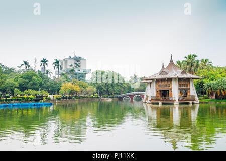 Lac et pavillon à Taichung park à Taichung, Taiwan Banque D'Images