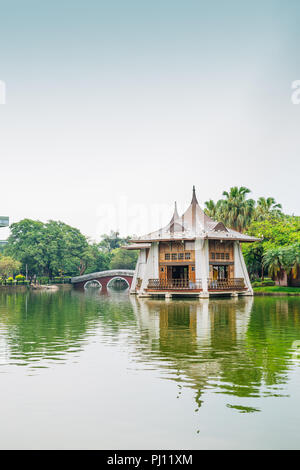 Lac et pavillon à Taichung park à Taichung, Taiwan Banque D'Images