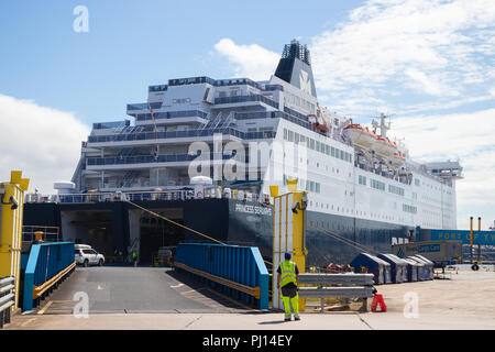 Le Newcastle de Ijmuiden DFDS ferry amarré à Newcastle et le chargement. Banque D'Images