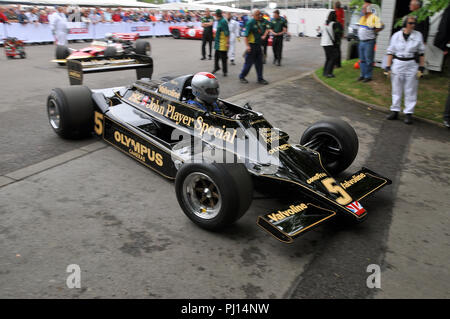 Classic Mario Andretti Lotus 79 John Player Special Formula 1 Grand Prix au Goodwood Festival of Speed, FOS. Se déplacer de la zone de la fosse Banque D'Images