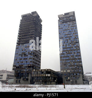 5 mars 1993 pendant le siège de Sarajevo : la guerre - endommagé lits Unis Tours. Ils ont été construits dans les années 1980 et ont été surnommé 'Momo' et 'Uzeir', un Serbe et un bosniaque, après les caractères dans une comédie de radio. Banque D'Images