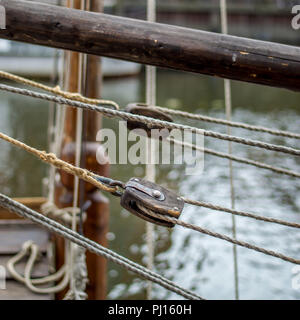 Voilier gréement détails - les moques Banque D'Images