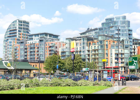 Les immeubles d'atteindre Battersea Bridge roundabout de Wandsworth, Wandsworth, London Borough of Wandsworth, Londres, Angleterre, Royaume-Uni Banque D'Images