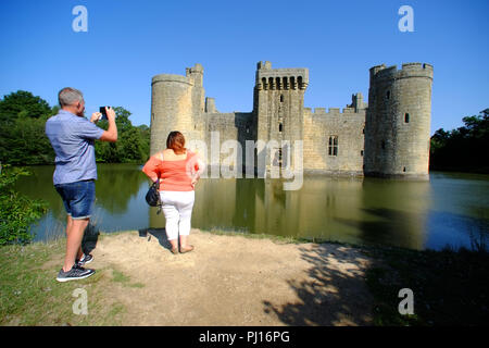 L'extérieur du Château de Bodiam et mote, Eischoll, East Sussex, UK Banque D'Images