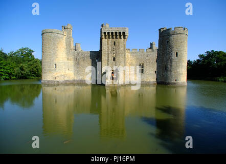 L'extérieur du Château de Bodiam et mote, Eischoll, East Sussex, UK Banque D'Images