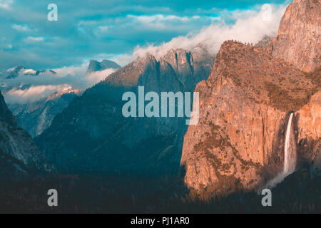 Cascade du Yosemite National Park, California, United States Banque D'Images