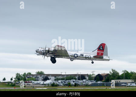 30-05-17, Stratford, Conneticut, USA. La Forteresse volante 'Yankee Lady' à Sikorski Memorial Airport. Photo : © Simon Grosset Banque D'Images