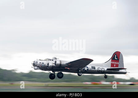 30-05-17, Stratford, Conneticut, USA. La Forteresse volante 'Yankee Lady' à Sikorski Memorial Airport. Photo : © Simon Grosset Banque D'Images