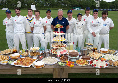 Thés de cricket. L'évêque Thornton V Forêt Knaresborough évêque à Thornton, dans le Yorkshire. Banque D'Images