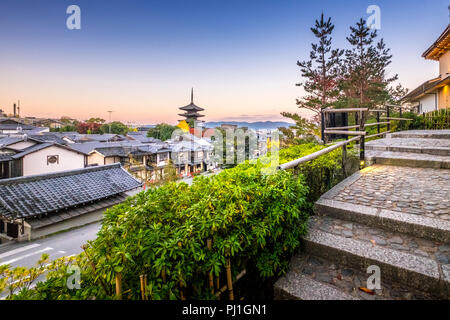 La Pagode Yasaka et Sannen Zaka Rue du matin, Kyoto, Japon Banque D'Images