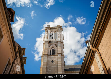 Tour de la cathédrale St Vincent à Chalon sur Saône, Bourgogne, France le 29 août 2018 Banque D'Images
