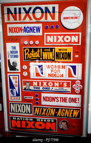 Campagne d'affichage des boutons et des autocollants, de la Richard Nixon Presidential Library and Museum, Yorba Linda, Californie, États-Unis d'Amérique Banque D'Images