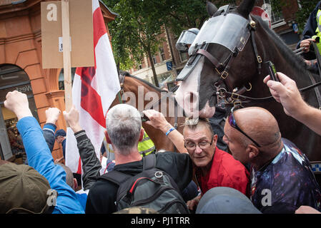 Worcester, Worcester, Royaume-Uni. 1er septembre 2018. Jusqu'à 150 partisans de la Ligue de défense anglaise à prendre les rues de Worcester pour la deuxième fois, je Banque D'Images