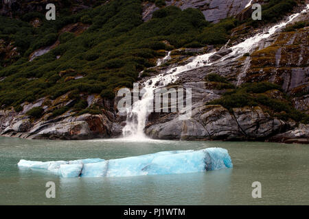 Stream vide près de l'iceberg, Tracy Tracy Arm Fjord, Arm-Fords la terreur Désert, Alaska, États-Unis d'Amérique Banque D'Images