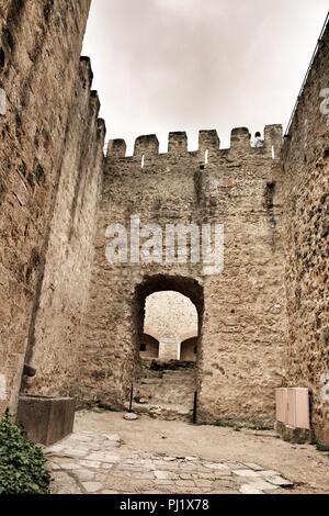 Vieux murs en pierre de Saint Georges château à Lisbonne, Portugal Banque D'Images