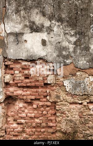 Vieille et la texture du mur endommagé avec la vieille peinture blanche Banque D'Images