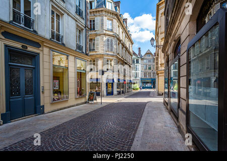 Centre historique de Troyes avec la moitié des bâtiments à colombages à Troyes, Aube, France le 31 août 2018 Banque D'Images