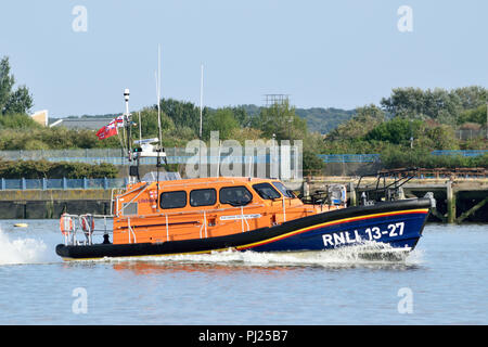 London, UK, 3 septembre 2018 - Le plus récent Shannon RNLI Lifeboat classe 13-27, appelé "Joanna et Henry Williams", vu la tête de la Tamise à la vitesse qu'il dirige à Londres. Crédit : Christy/Alamy Live News. Banque D'Images