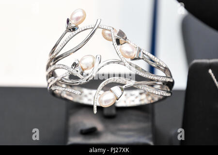 Londres, Royaume-Uni. 3 Septembre, 2018. Liu Fei joaillerie à l'exposition à l'International Jewellery London 2018 Olympia, Londres, Royaume-Uni. Credit Photo : Alamy/Capital Live News Banque D'Images