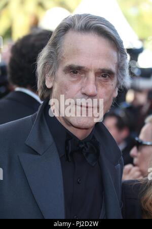 Cannes, France. 22 mai, 2012. Acteur Jeremy Irons arrive à la première de 'Tuer doux' pendant le 65e Festival de Cannes au Palais des Festivals de Cannes, France, le 22 mai 2012. Credit : Hubert Boesl | worldwide/dpa/Alamy Live News Banque D'Images