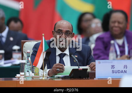 Beijing, Chine. 16Th Jun 2018. Le président soudanais Omar el-Béchir assiste à une table ronde du 2018 Sommet de Beijing du Forum sur la coopération sino-africaine (FCSA) à Beijing, capitale de Chine, le 4 septembre 2018. Credit : Ju Peng/Xinhua/Alamy Live News Banque D'Images