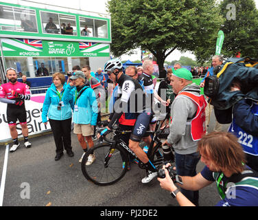 Bristol, Royaume-Uni. 4e Sept 2018. Cette étape 3 ans Début de la visite de la Grande-Bretagne , OVO cycle énergétique de la race. Bristol à. Course a commencé sur les Downs à Mesdames mille . Riders et fans vus dans le grand départ. Robert Timoney/Alamy/Live/News Crédit : Robert Timoney. Banque D'Images