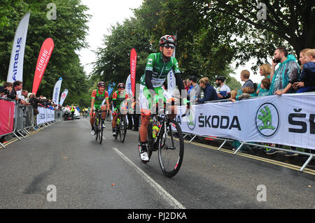 Bristol, Royaume-Uni. 4e Sept 2018. Cette étape 3 ans Début de la visite de la Grande-Bretagne , OVO cycle énergétique de la race. Bristol à. Course a commencé sur les Downs à Mesdames mille . Riders et fans vus dans le grand départ. Robert Timoney/Alamy/Live/News Crédit : Robert Timoney. Banque D'Images