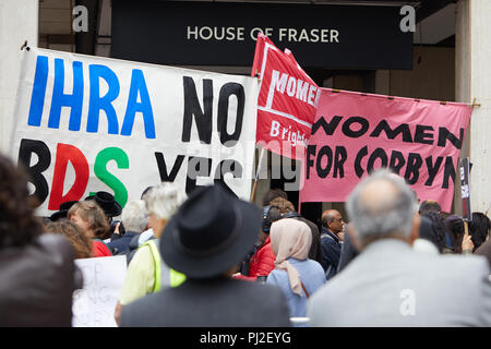 Londres, Royaume-Uni. 4 septembre 2018. Le Parti du travail des manifestants à l'extérieur de l'administration centrale, où le Comité exécutif national du parti se réunit pour discuter de l'opportunité d'adopter intégralement une définition internationale de l'antisémitisme. Crédit : Kevin Frost/Alamy Live News Banque D'Images