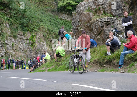 Les gorges de Cheddar, au Royaume-Uni. 4 septembre 2018. La foule à regarder les cavaliers dans les gorges de Cheddar pour regarder les cavaliers dans l'énergie OVO 2018 Tour de Bretagne. Credit : Timothy Gros/Alamy Live News Banque D'Images