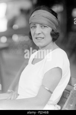 Suzanne Lenglen Flore Rachel (1899 - 1938), joueur de tennis français qui a remporté 31 titres de championnat entre 1914 et 1926. Banque D'Images