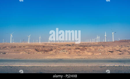 Ferme éolienne pour la production d'électricité, avec près de Hurghada. Egypte.afrique. Banque D'Images