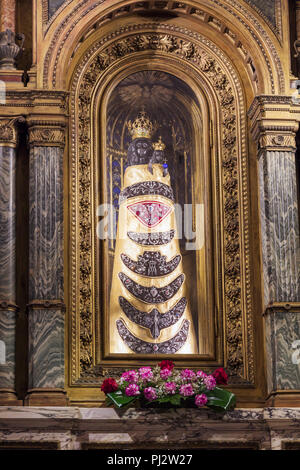 notre-dame-de-lorette-statue-de-vierge-marie-sainte-maison-basilique