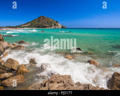 Villasimius, Italie - 18 août 2017 : la transparence et la mer turquoise à Cala Sinzias, Villasimius. Sardaigne Italie Banque D'Images